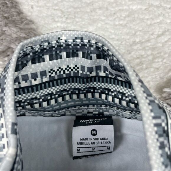 Women’s Nike Long Sleeve  - Picture 3 of 4